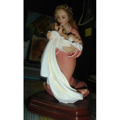 Presentation 7" (kneeling)